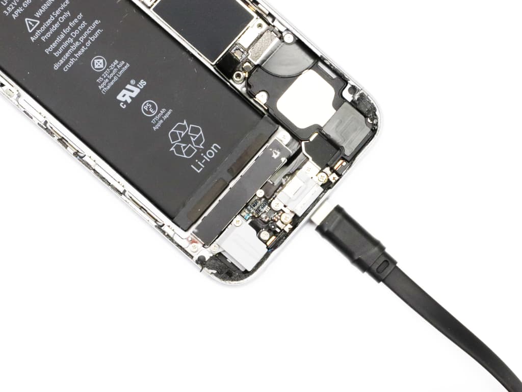 Cisteni nabijeciho konektoru iPhone